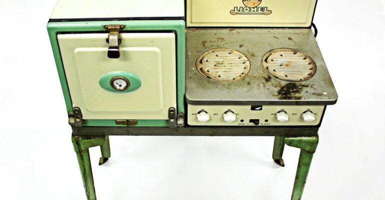 This Toy Electric Stove Was Dangerously Realistic